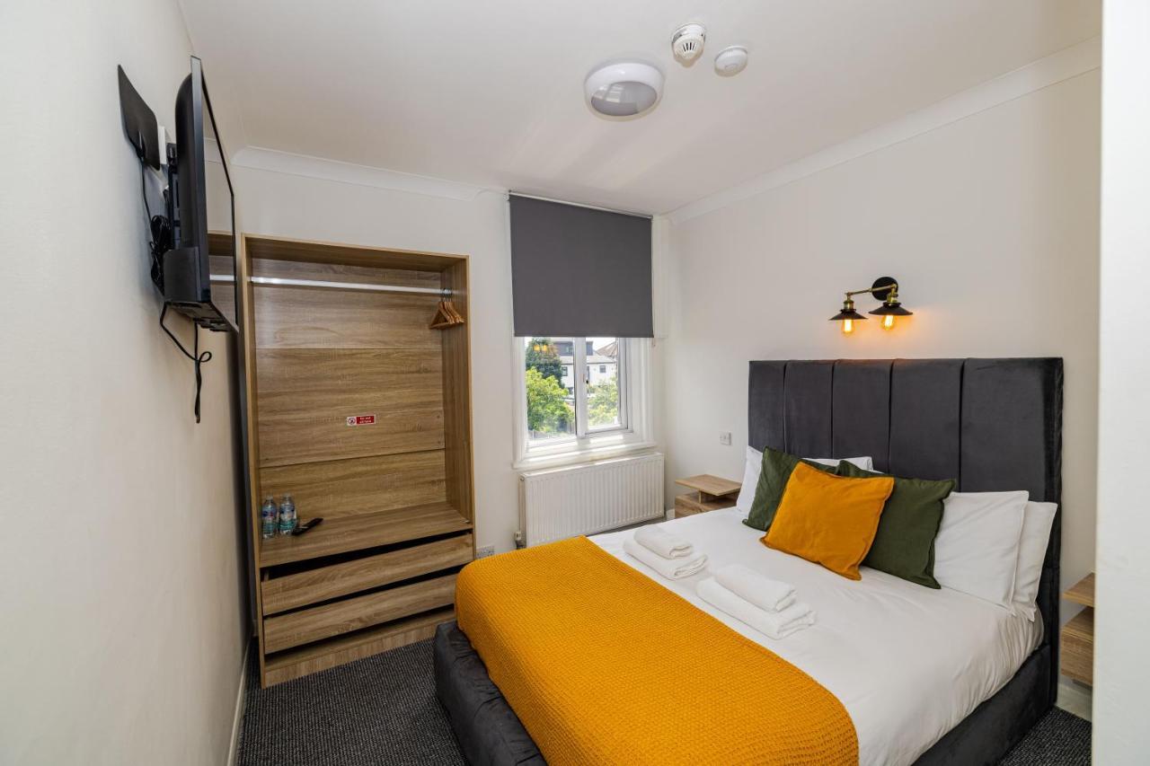 Woodford Hotel Londen Buitenkant foto