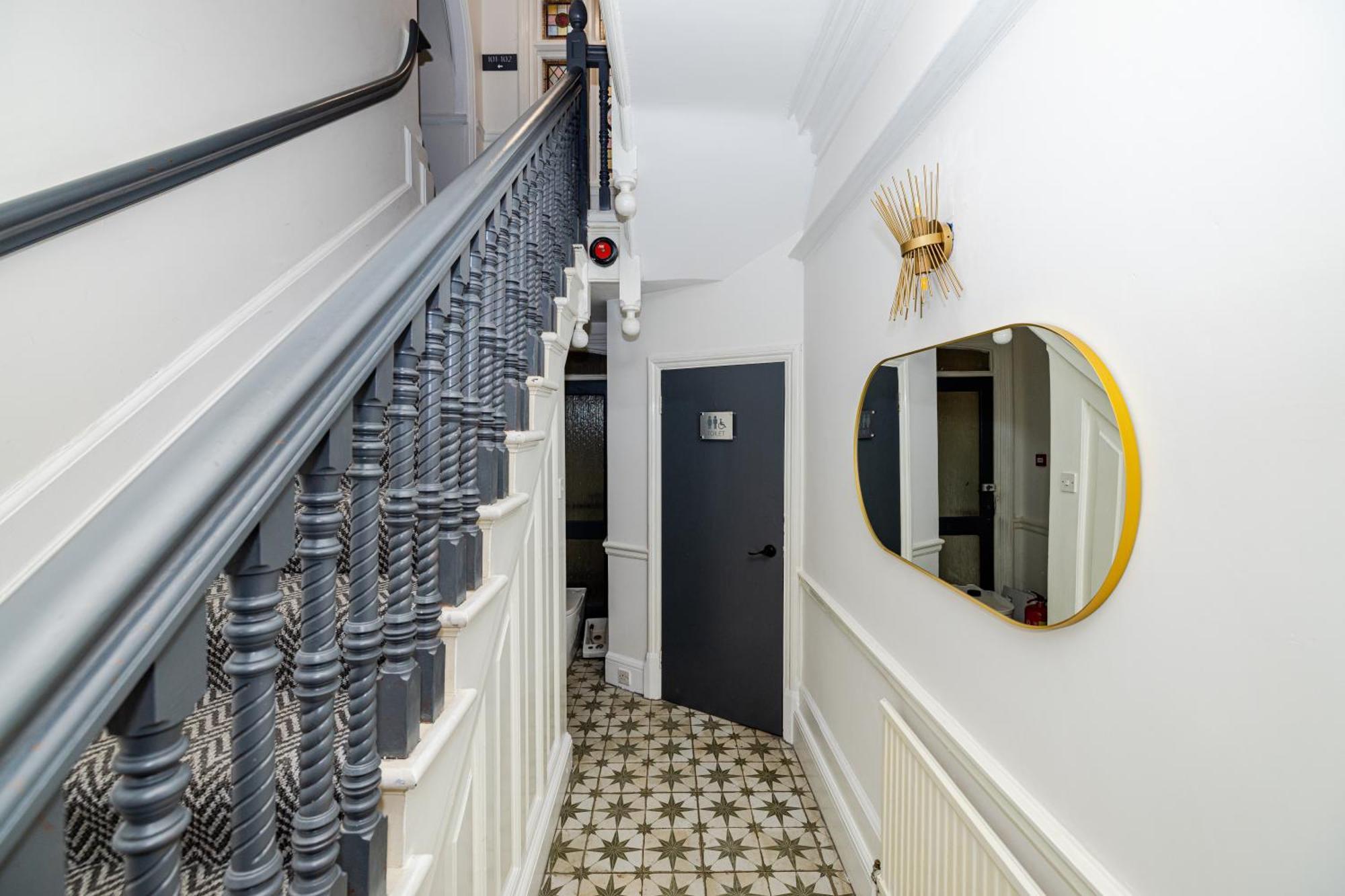 Woodford Hotel Londen Buitenkant foto