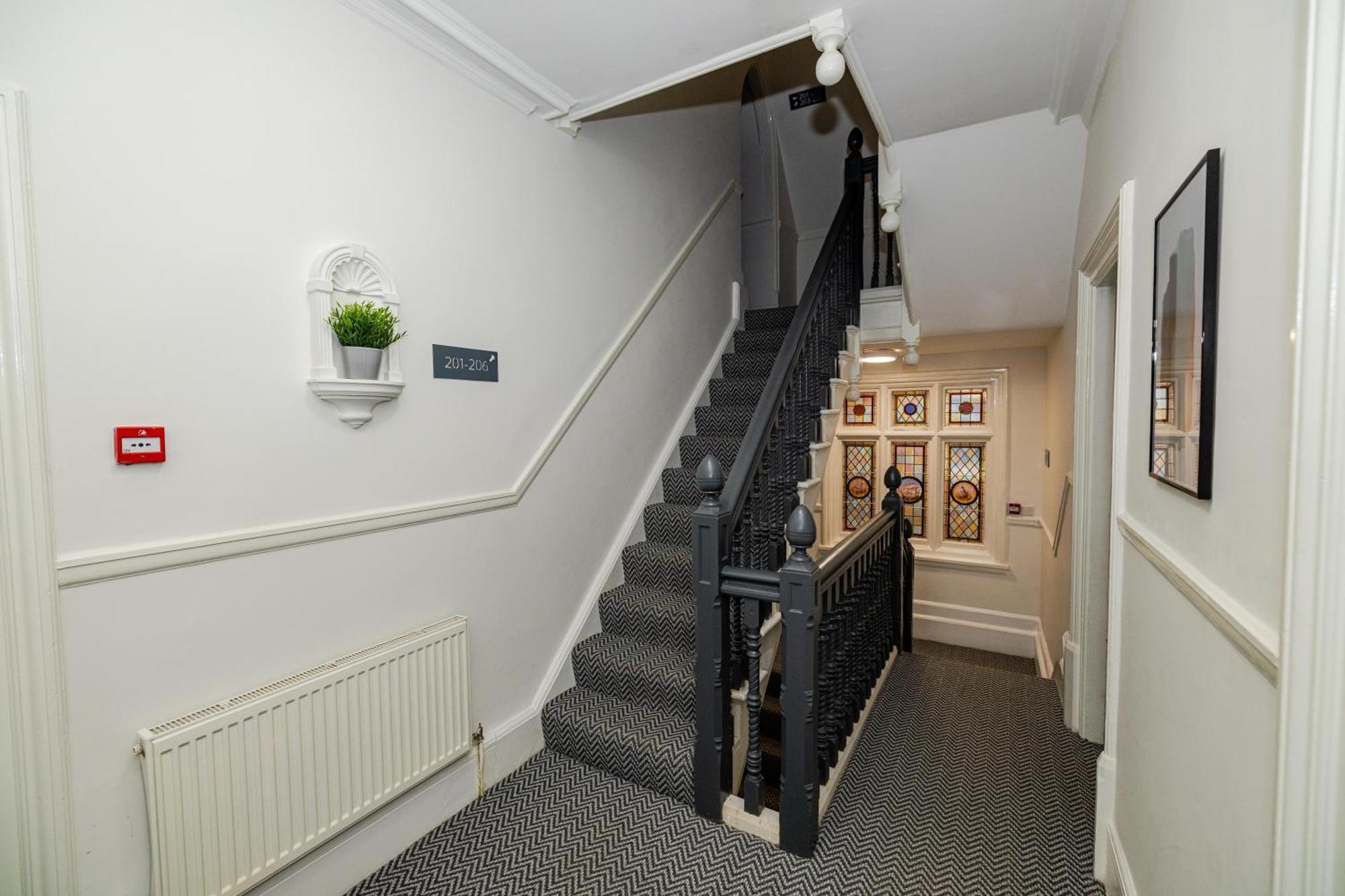 Woodford Hotel Londen Buitenkant foto