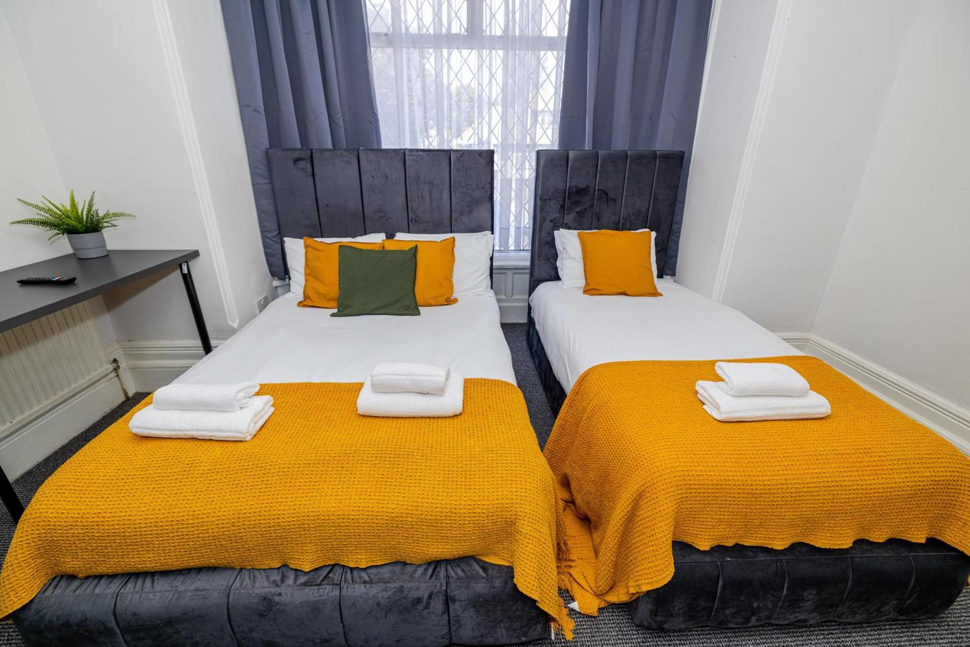 Woodford Hotel Londen Buitenkant foto