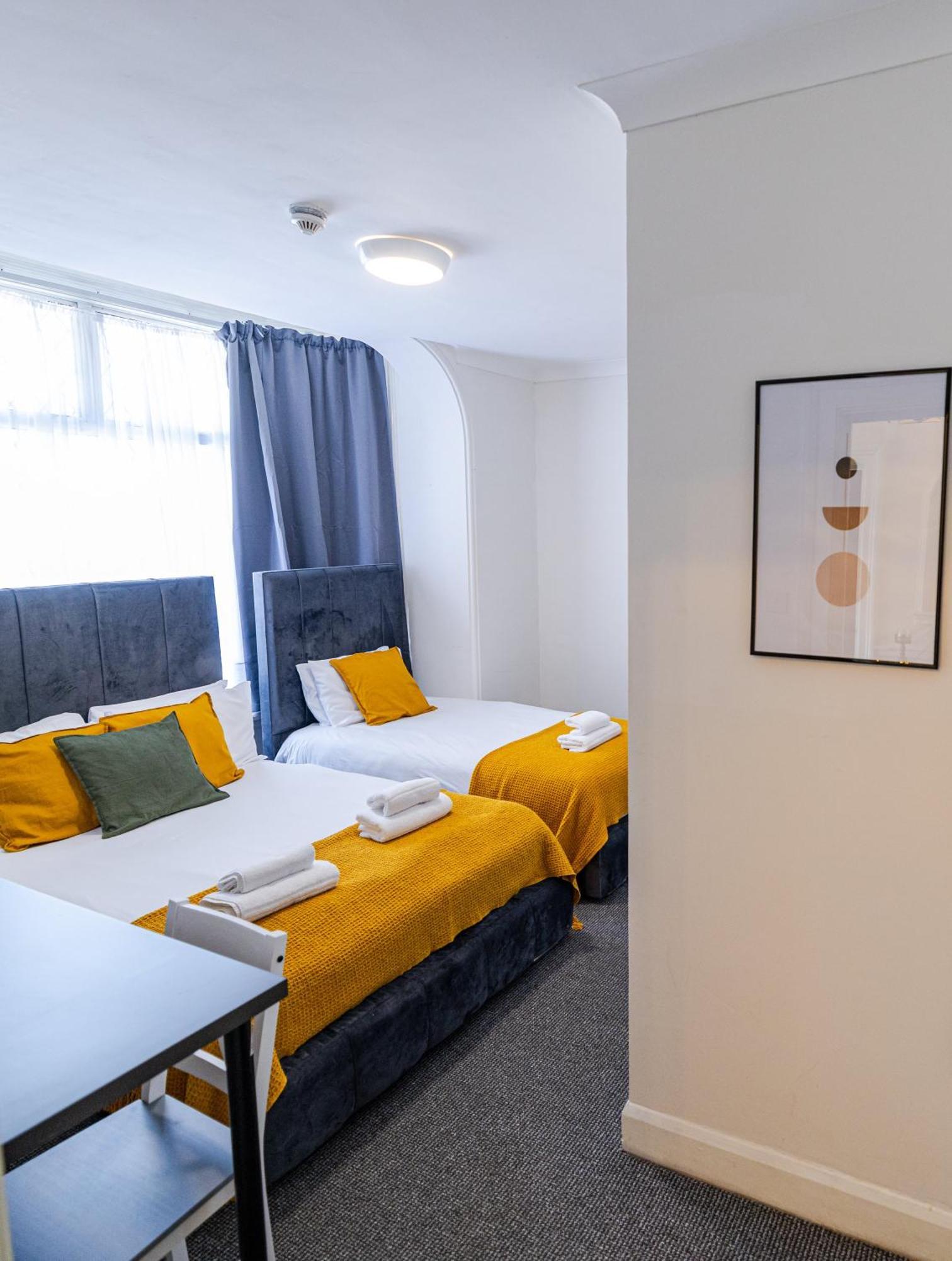 Woodford Hotel Londen Buitenkant foto