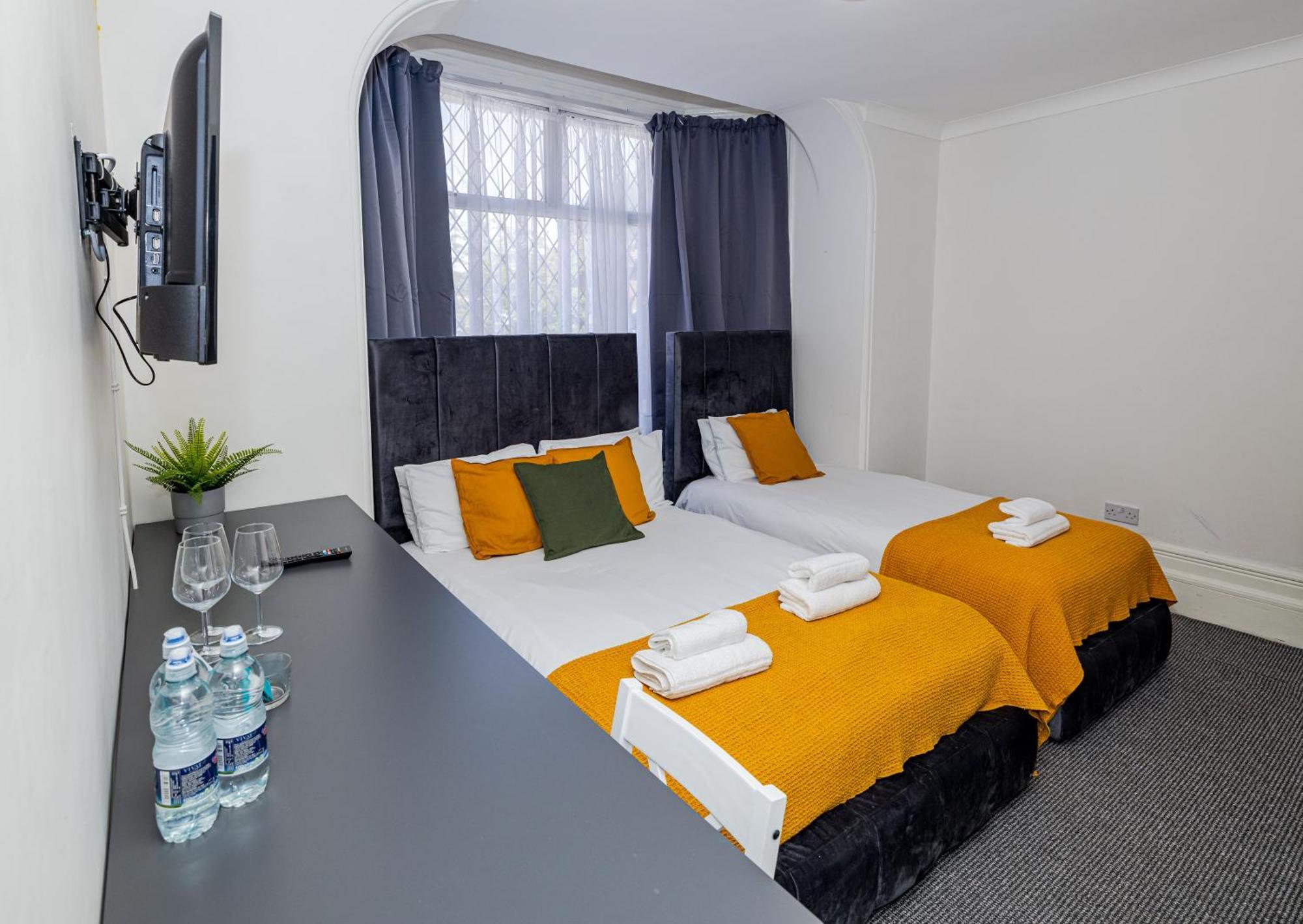 Woodford Hotel Londen Buitenkant foto