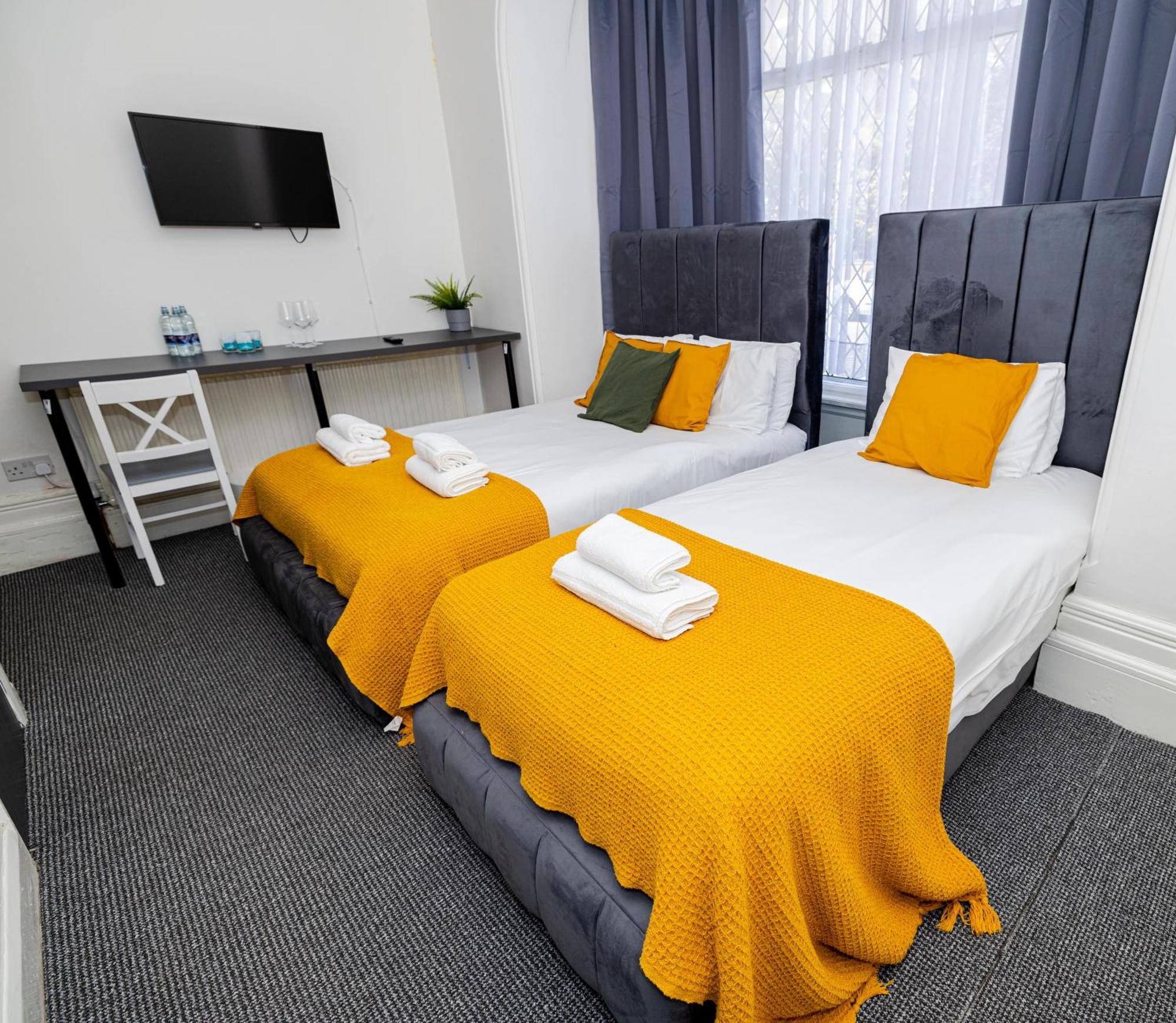 Woodford Hotel Londen Buitenkant foto